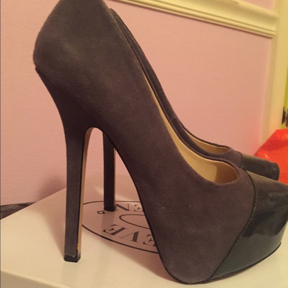 Navy/Gray Steve Madden Pumps