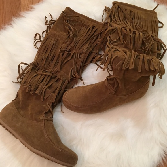 Lace Up Knee High Fringe Boots - Picture 3 of 4