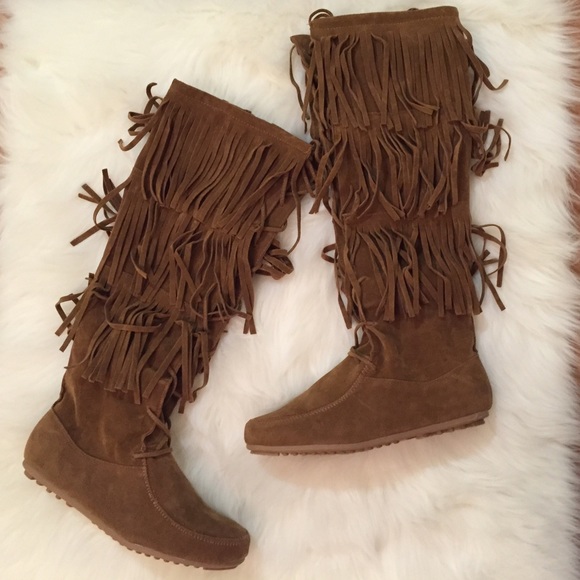 Lace Up Knee High Fringe Boots - Picture 4 of 4