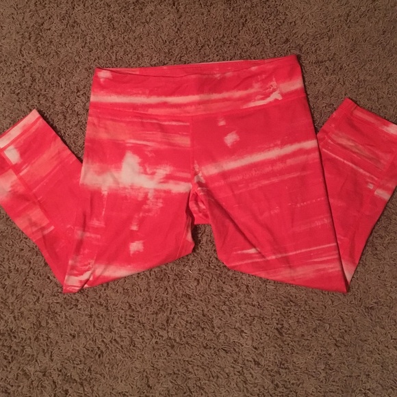 UnderArmour Lava Crop