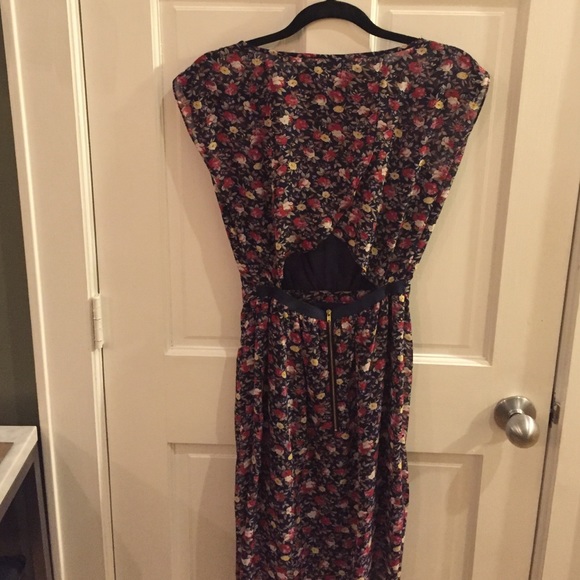 Dress - Picture 3 of 3