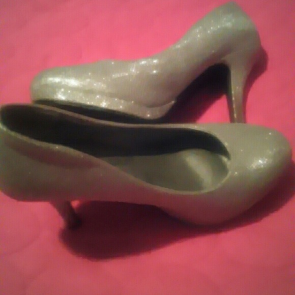 heels - Picture 3 of 3