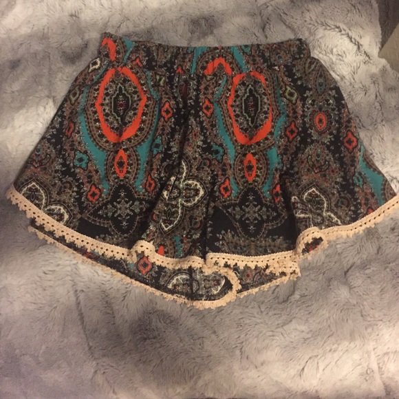 Patterned high waisted flowy shorts