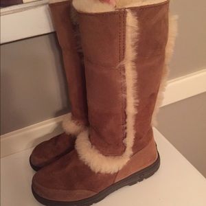 UGG sunburst - tall sz 7
