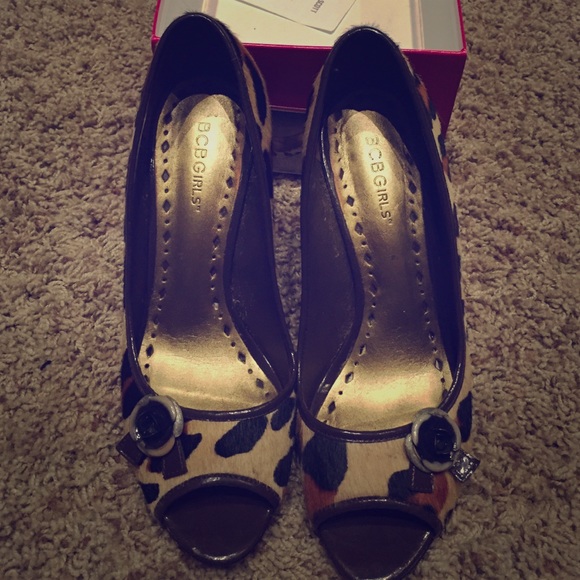 BCBG GIRLS, camel/chocolate peep toe pumps