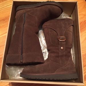 Brown Cargo Uggs (on hold for @lilbitz87)