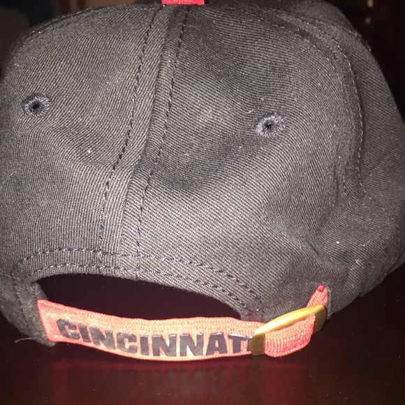 Cincinnati Red's hat - Picture 3 of 3