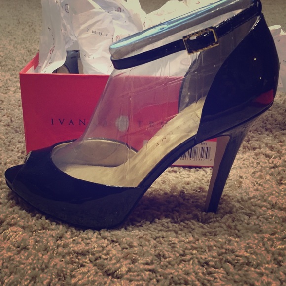 Ivanka Trump black patent pumps