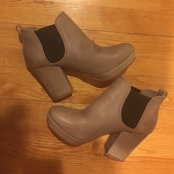 Steve Madden tan leather booties