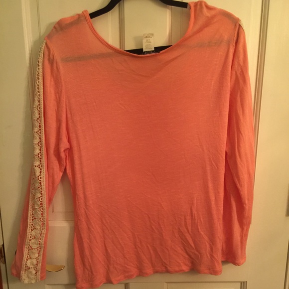 Long sleeve lace top - Picture 3 of 4