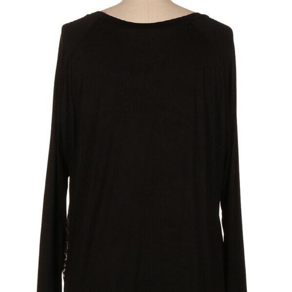 ✨Aztec Print Top✨ - Picture 2 of 2