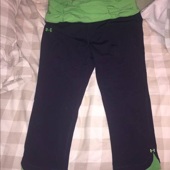 Black and green under armour yoga pants