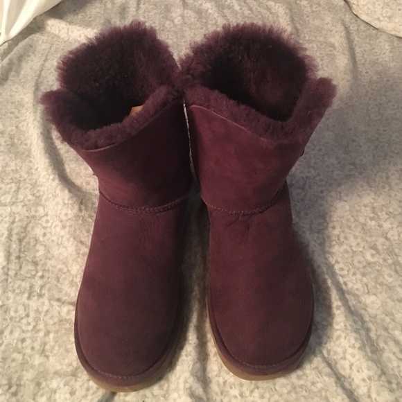 Brand New Ugg Bailey Button Size 8