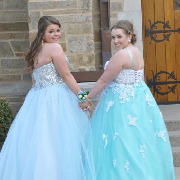 Prom dress - Picture 3 of 4