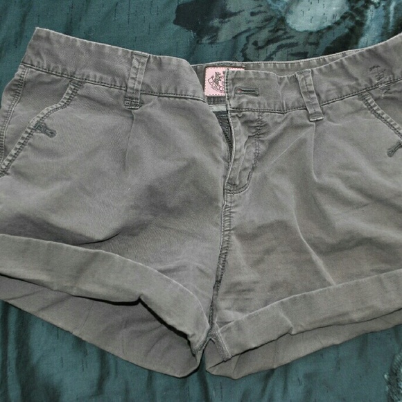Grey shorts - Picture 1 of 2