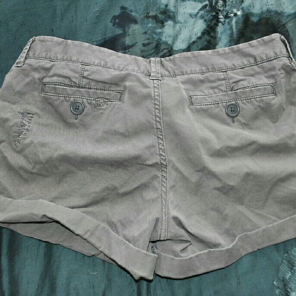 Grey shorts - Picture 2 of 2