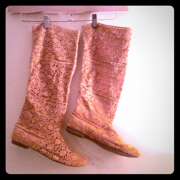 NEW Free People limited crochet boot!!