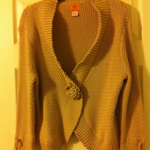 Beautiful short cut sweater