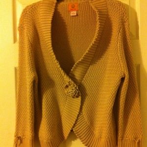 Beautiful short cut sweater