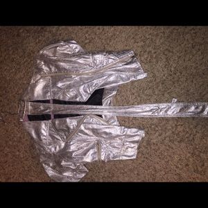 Sz S. Metallic cropped silver jacket with belt.