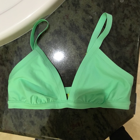 Lululemon Surf To Sand Booster bikini top