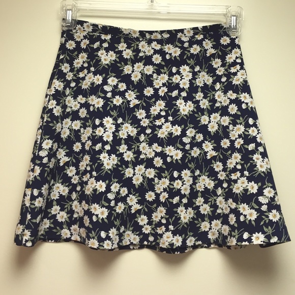 Mini skirt with floral pattern