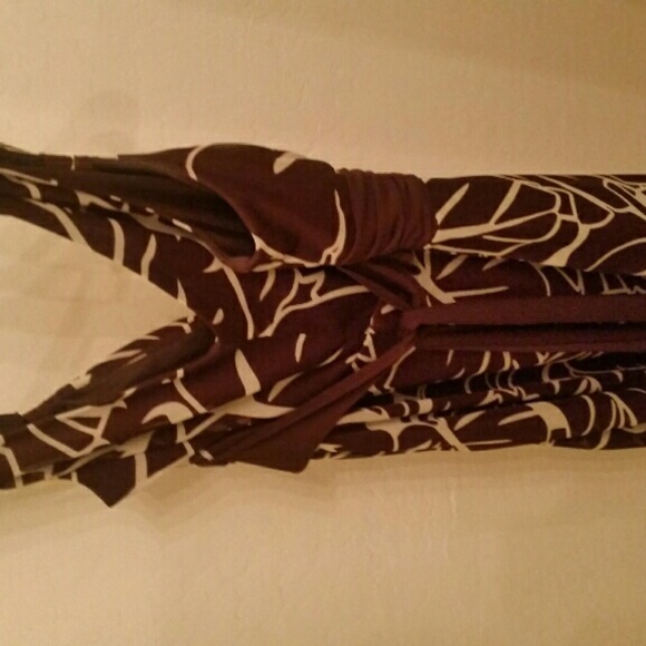 Dress - Picture 2 of 4