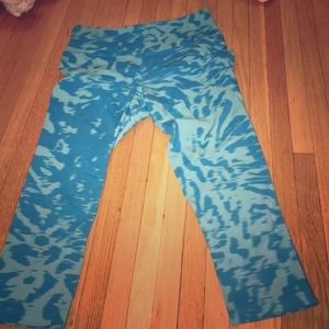 Nike pro tie dye capri crops blue