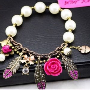 Gorgeous Betsey Johnson Feather Charm Bracelet
