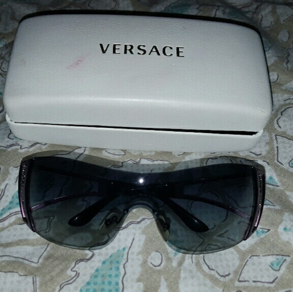 Versace sunglasses - Picture 2 of 3