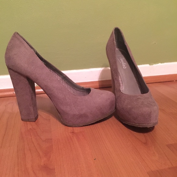 Candies soft grey heels, size 8