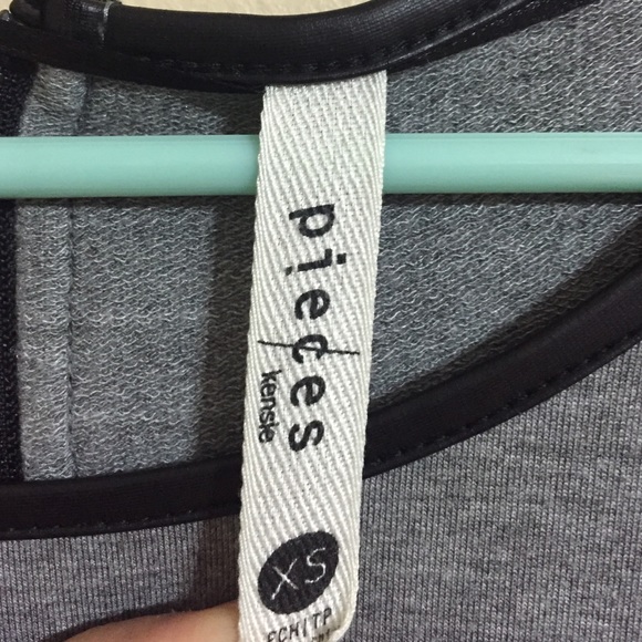 Gray top - Picture 2 of 2