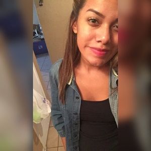 Meet your Posher, Ana