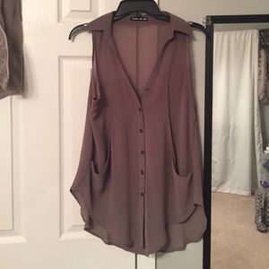 Sleeveless button up