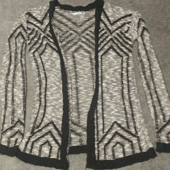 Sweaters - Gray and black printed sweater
