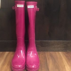 Purple gloss Hunter rain boots.