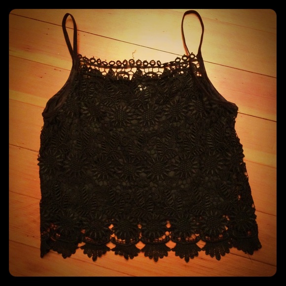 Black lace crop tank