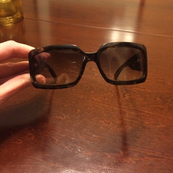 Gucci sunglasses main image 4