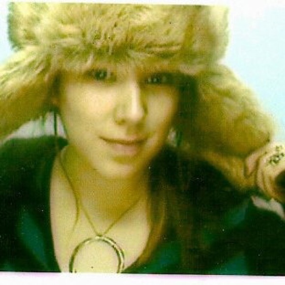 Meet your Posher, Adriana - Picture 3 of 4