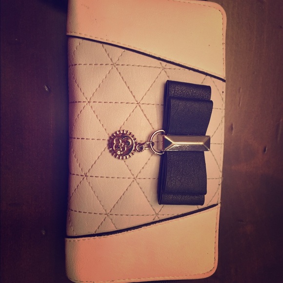 Jessica Simpson wallet