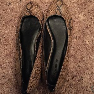 Faux snake skin flats! Super trendy & comfortable!