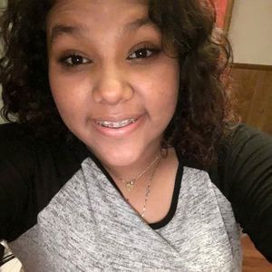 Meet your Posher, Julissa