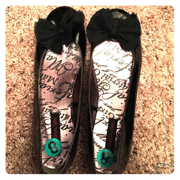Patin leather black flats with adorable silk bow!