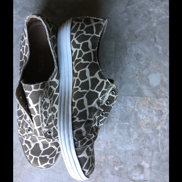 SOLD IN BUNDLE AEROSOLES 8.5  laceless giraffe - Picture 2 of 3