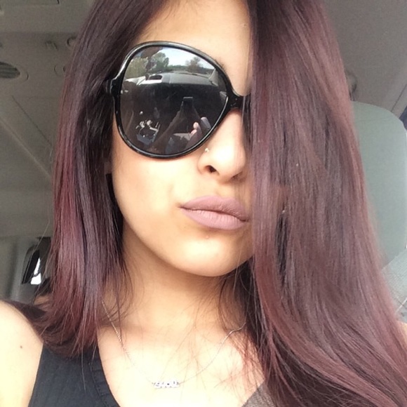 Meet your Posher, Lucero - Picture 1 of 1