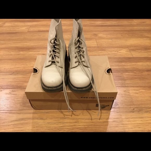 Dr. Martens Shoes - Dr. Martens, Pascal, Ivory