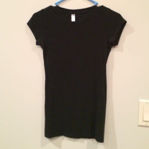 Fitted plain black tee
