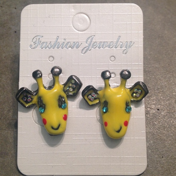 Giraffe earrings - adorable!