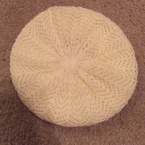 ⭐️ON SALE⭐️White/cream colored knitted beanie