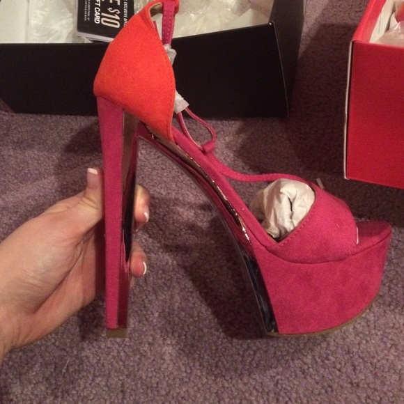 BRAND NEW NEVER WORN - Picture 1 of 4